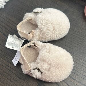 GAP Cream Fuzzy Baby Slippers